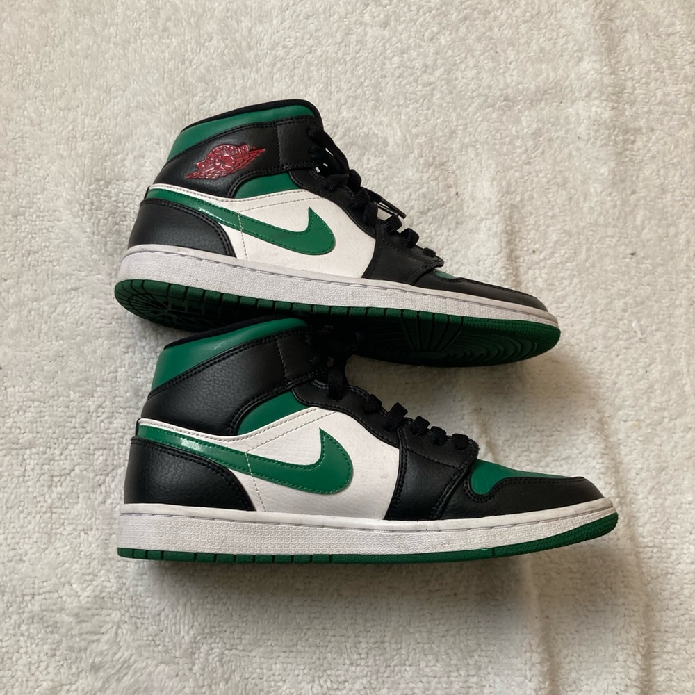 Jordan 1 Mid "Green Toe"